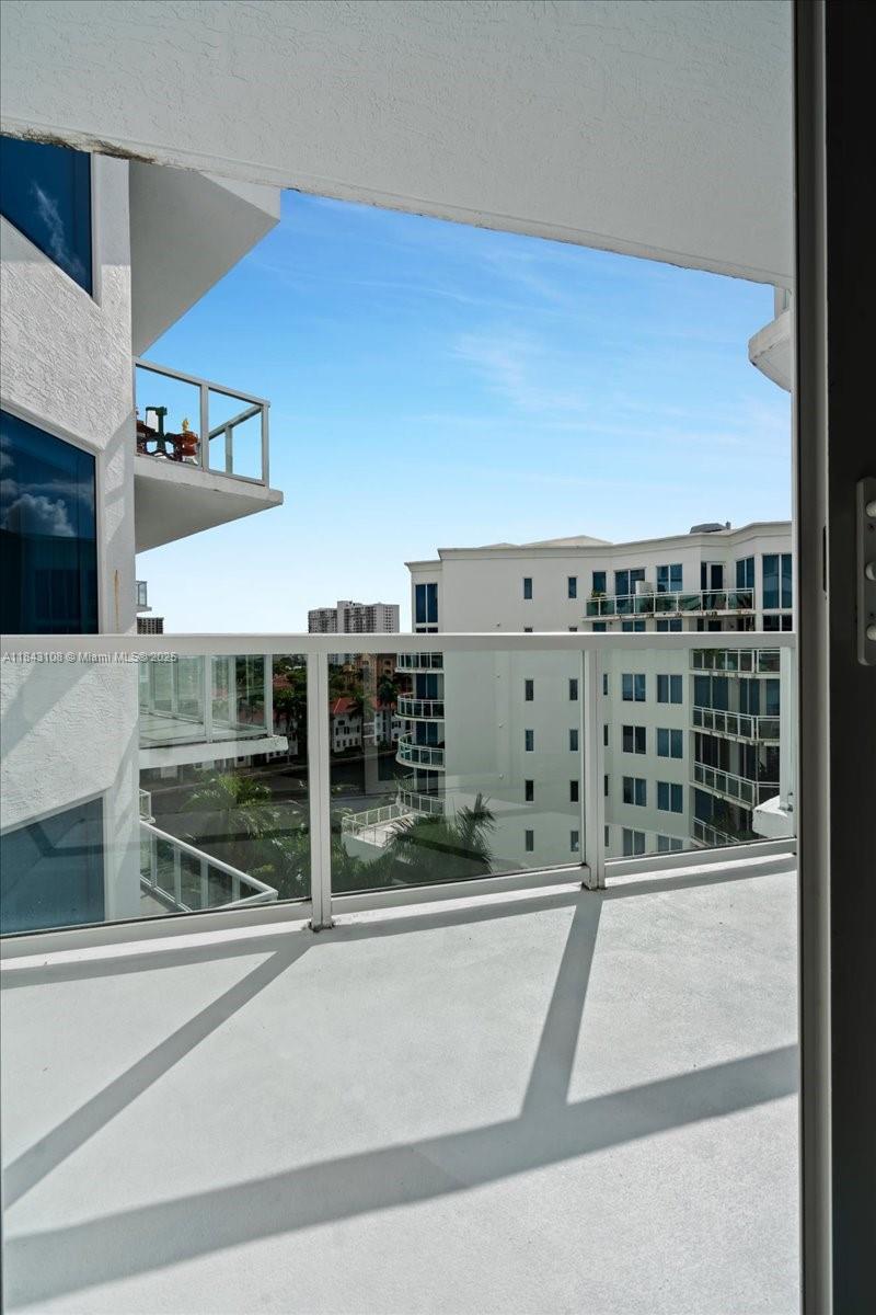 3030 NE 188 St # 604