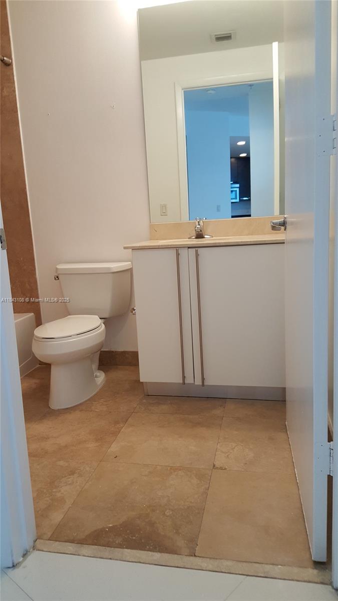 3030 NE 188 St # 604