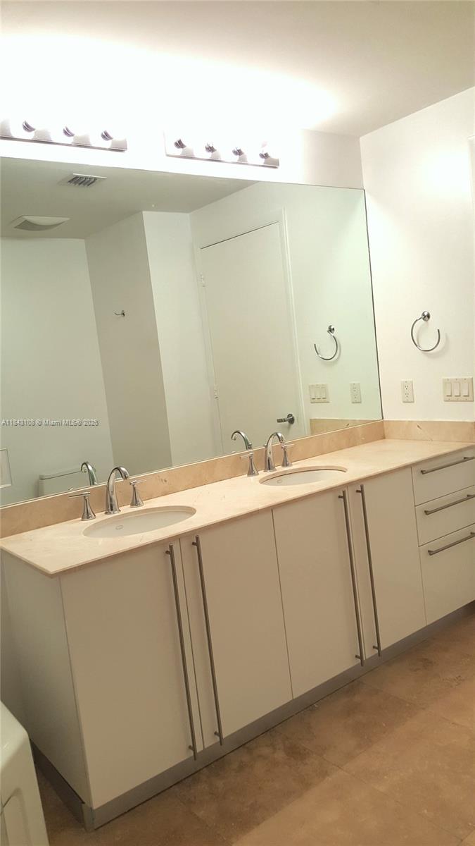 3030 NE 188 St # 604