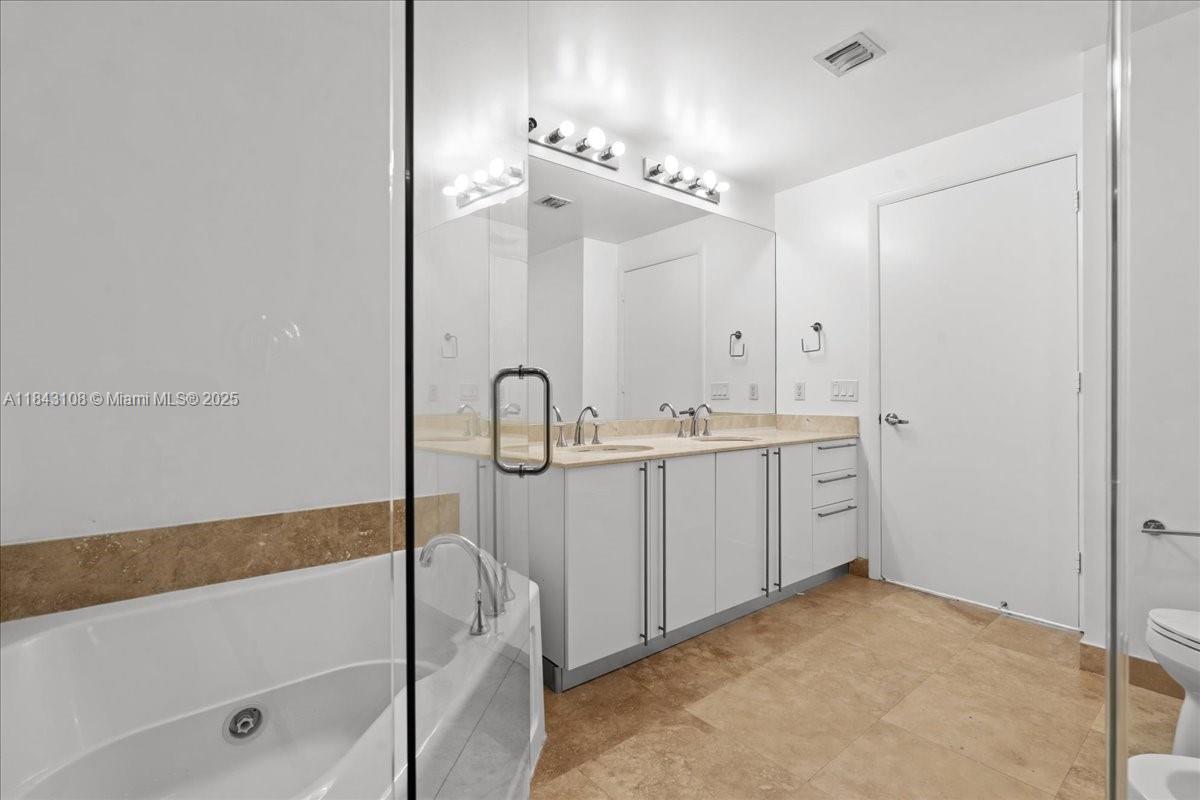 3030 NE 188 St # 604