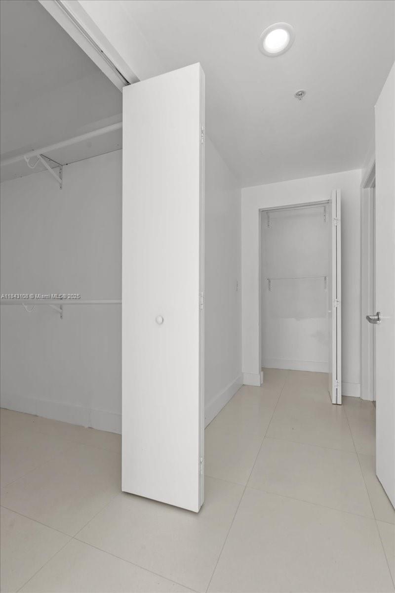 3030 NE 188 St # 604