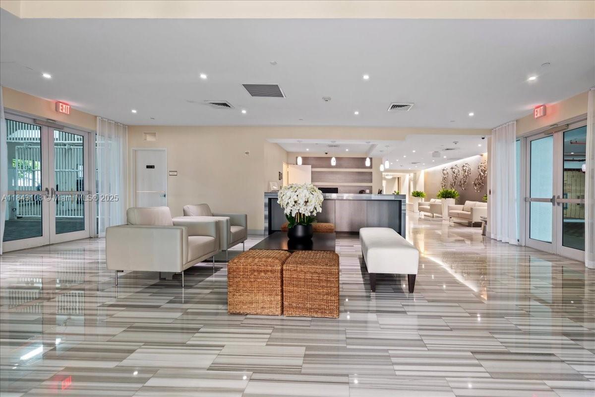 3030 NE 188 St # 604