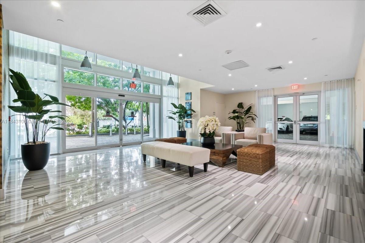 3030 NE 188 St # 604