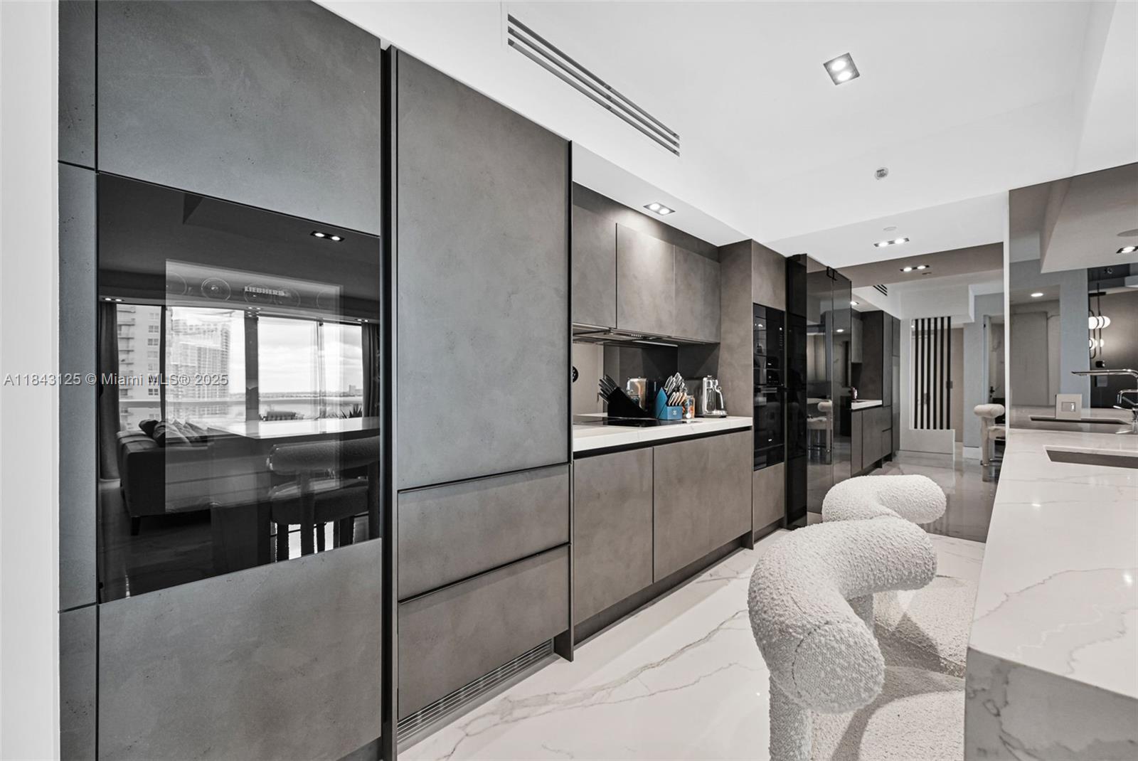 1000 S Pointe Dr # 1706