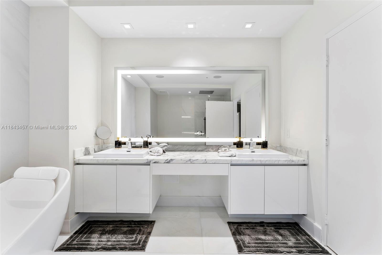 330 Sunny Isles Blvd Unit: 5-LPH03