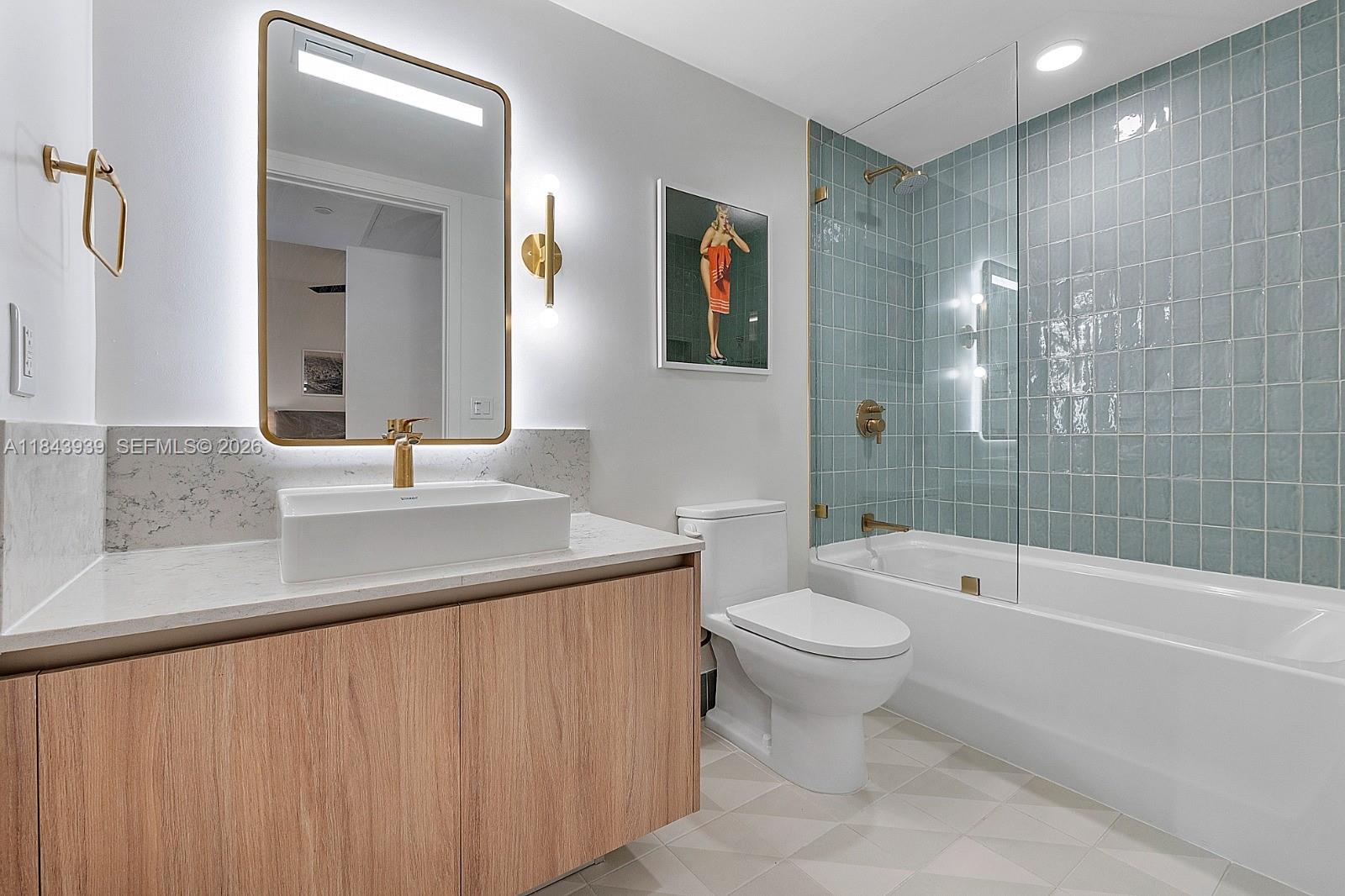 159 NE 6th St # 2903