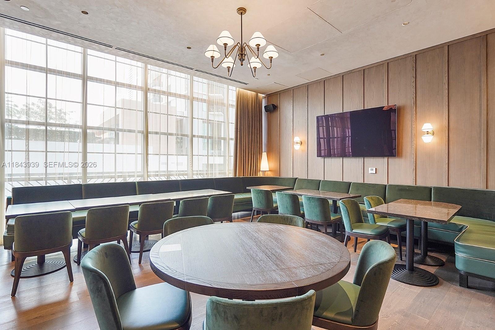 159 NE 6th St # 2903