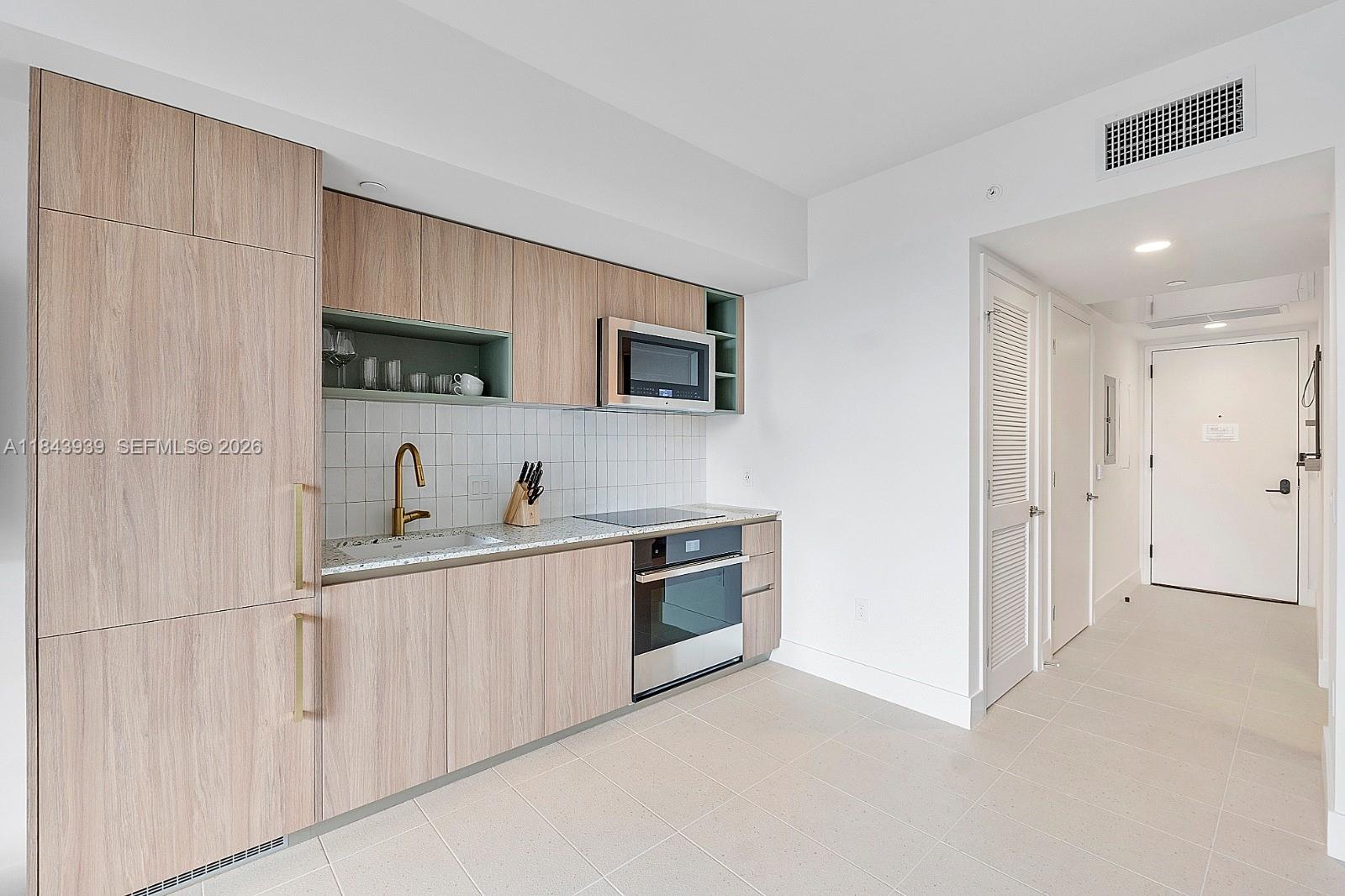 159 NE 6th St # 2903