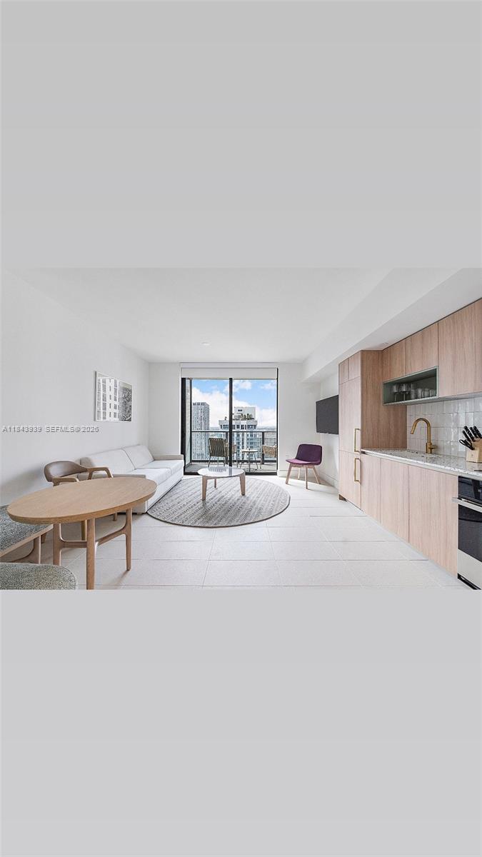 159 NE 6th St # 2903