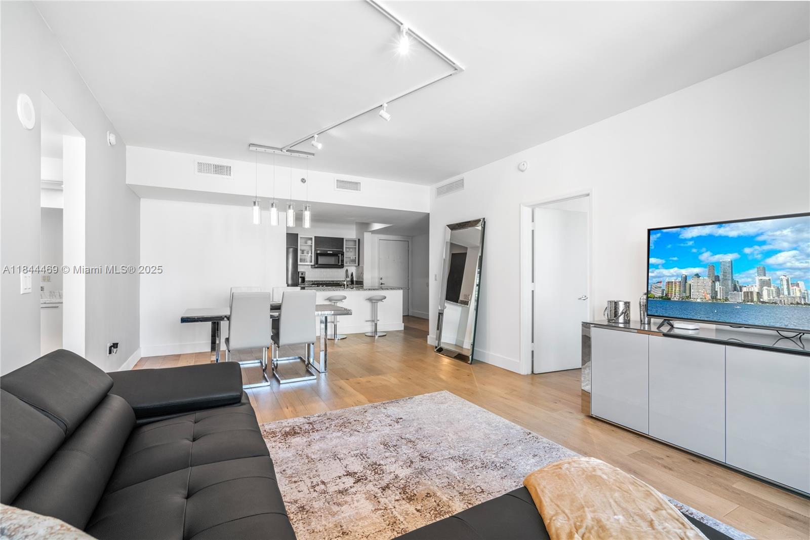 951 Brickell Ave # 1505