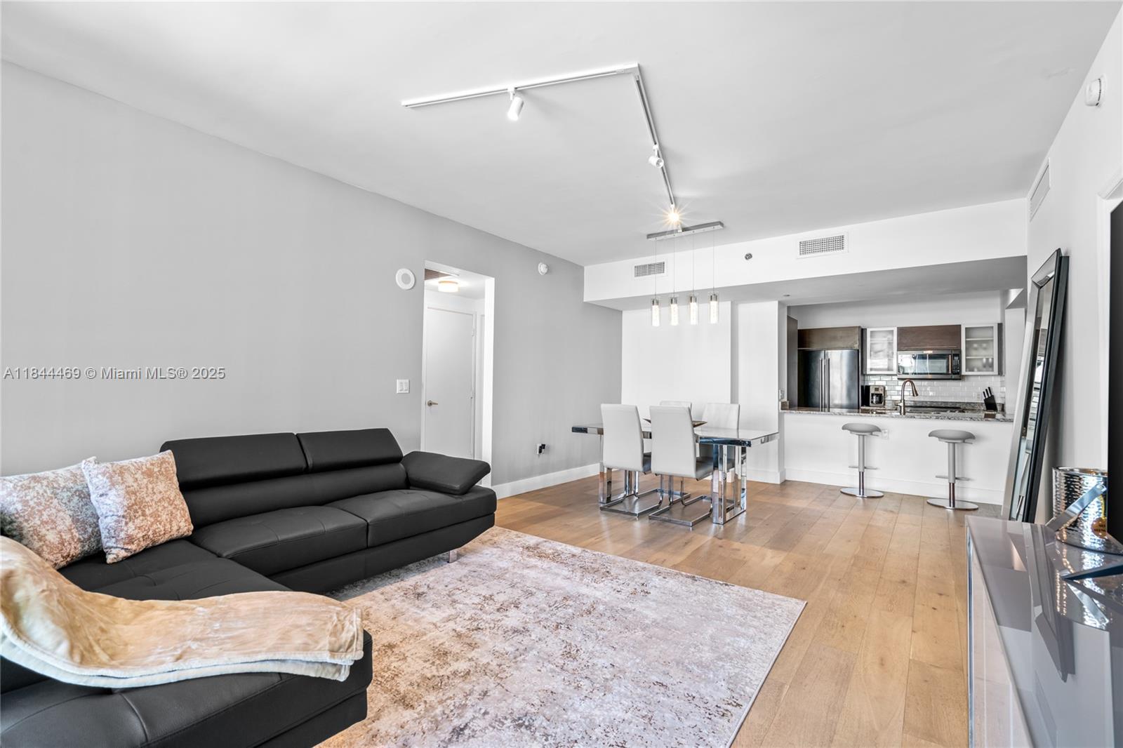 951 Brickell Ave # 1505