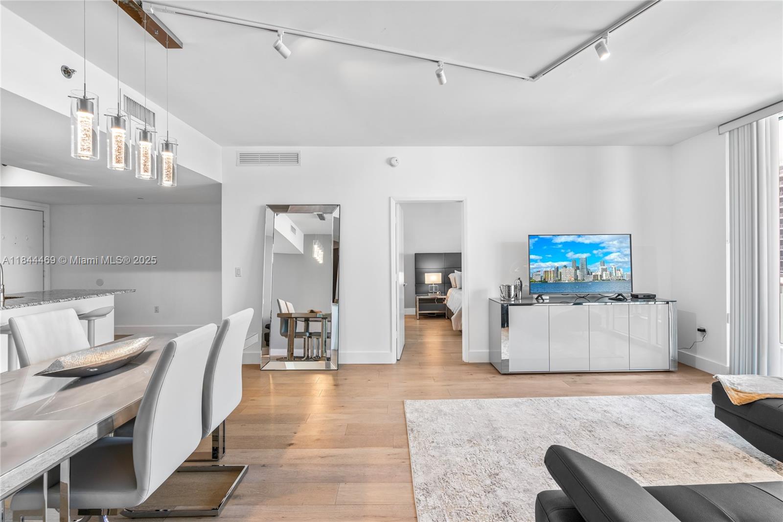 951 Brickell Ave # 1505
