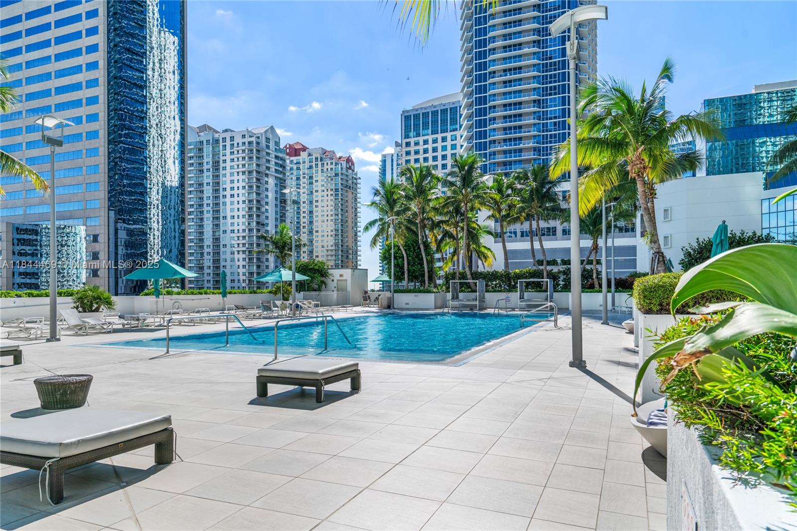 951 Brickell Ave # 1505