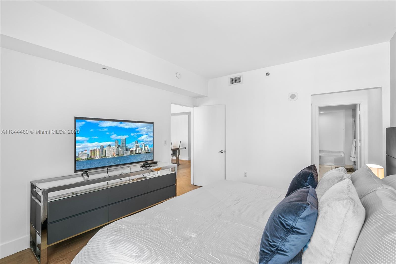 951 Brickell Ave # 1505