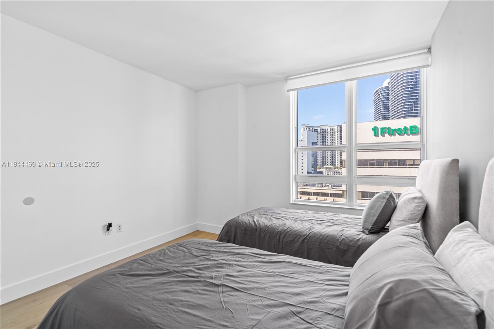 951 Brickell Ave # 1505