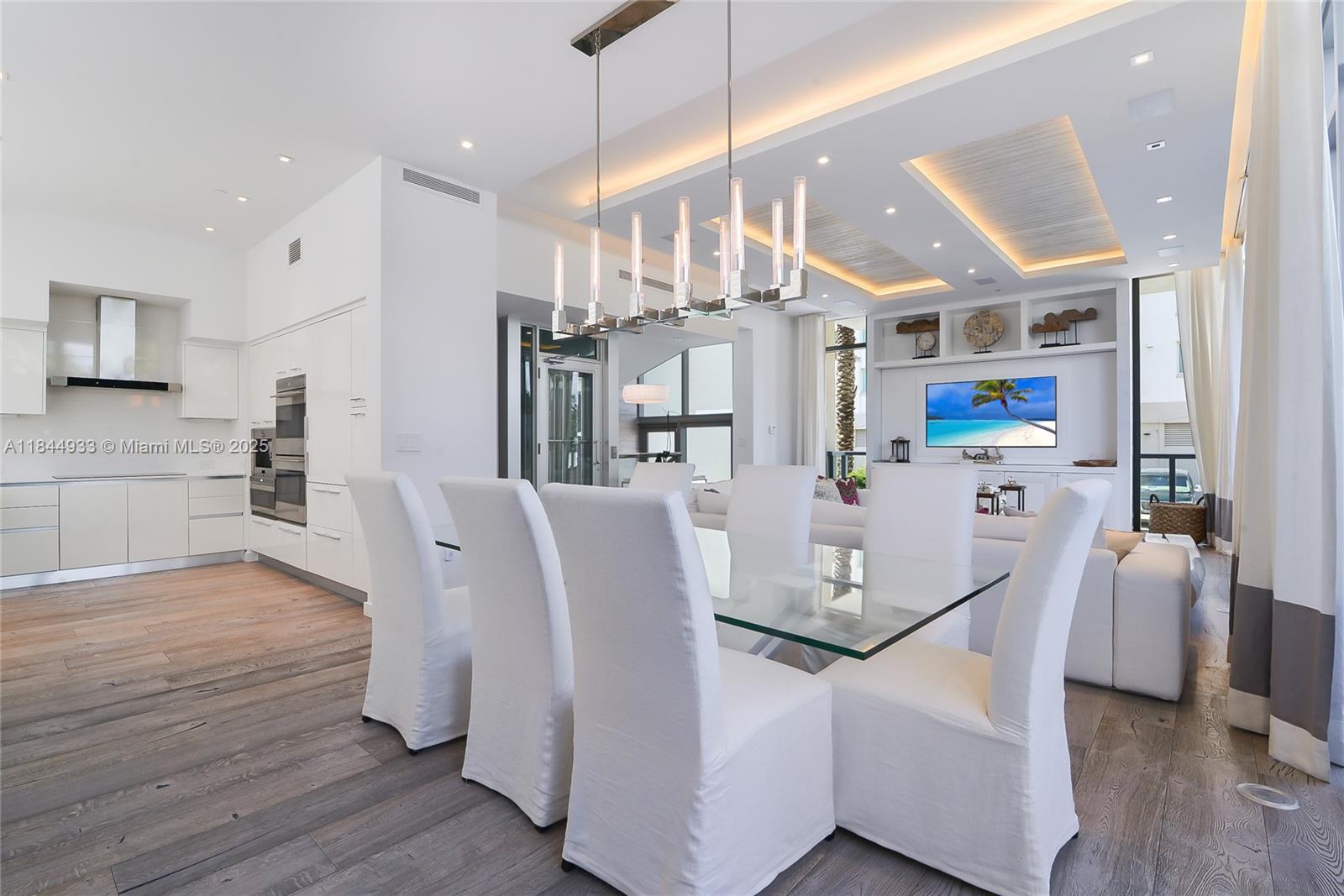 9501 Collins Ave # 1