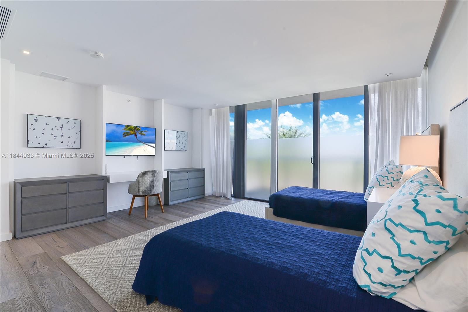 9501 Collins Ave # 1