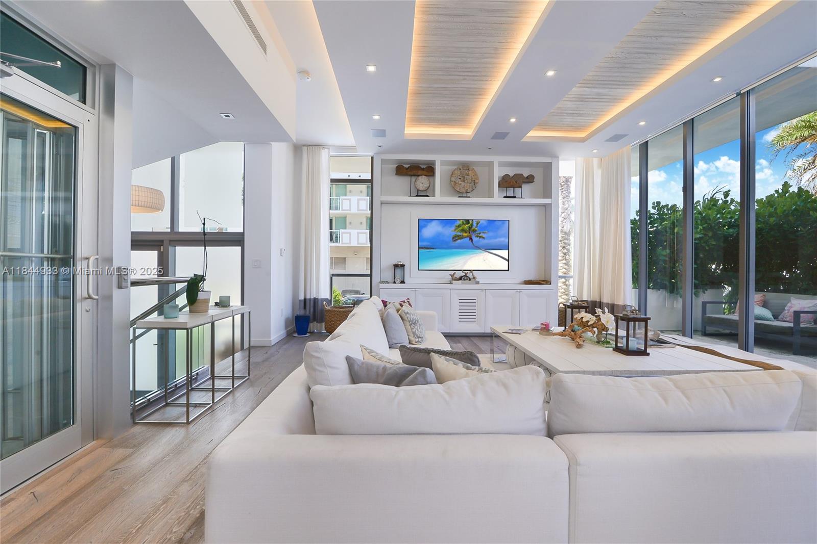 9501 Collins Ave # 1