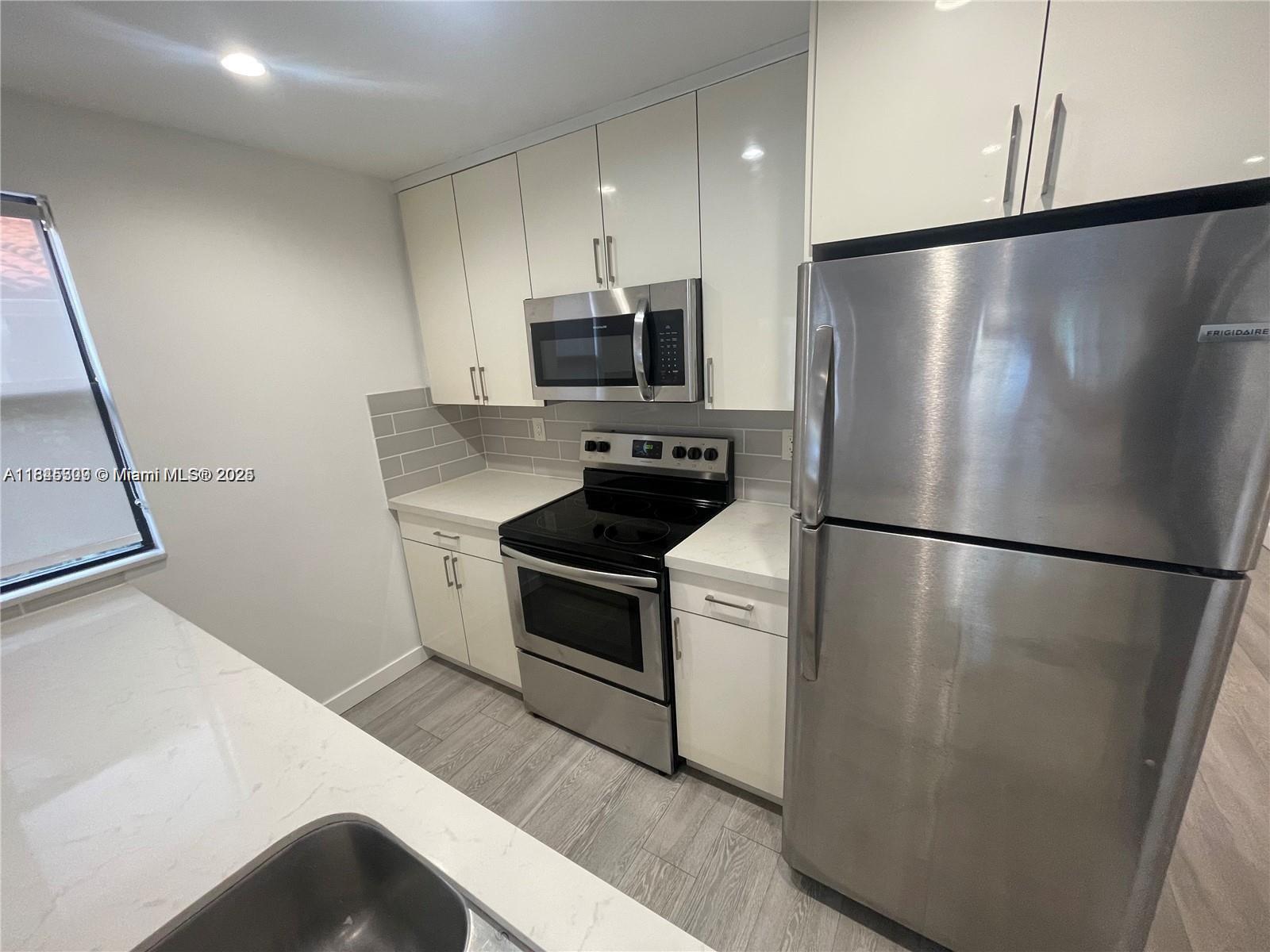 1637 SW 10th St # 4