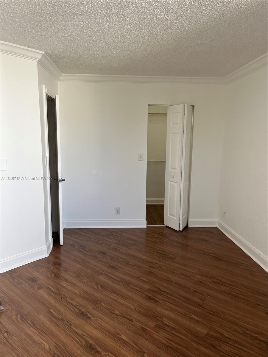 211 Lake Pointe Dr # 208