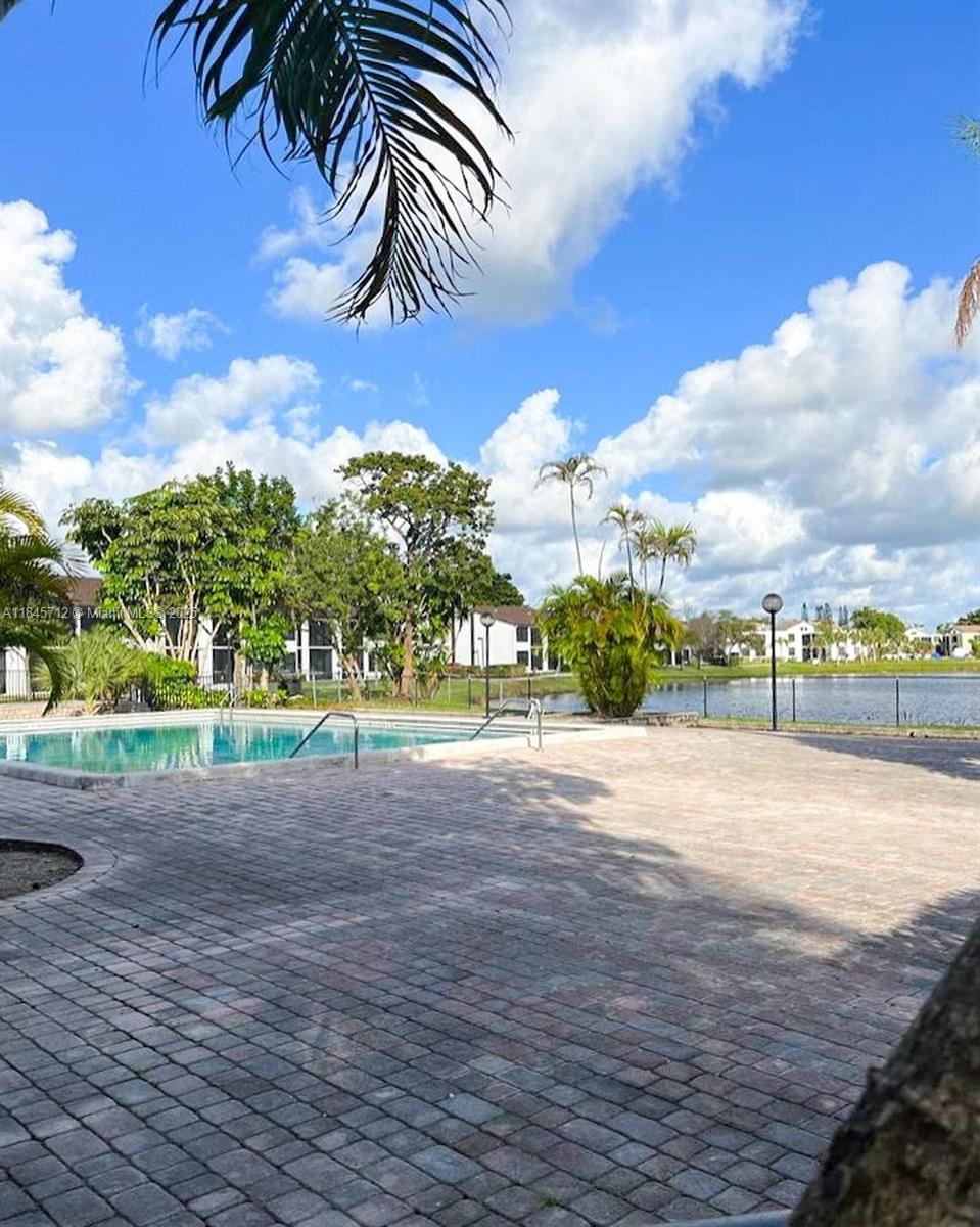 211 Lake Pointe Dr # 208