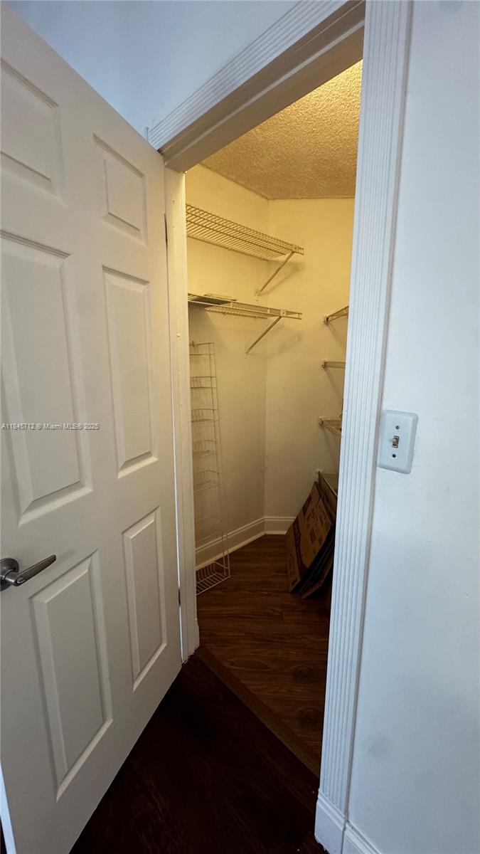 211 Lake Pointe Dr # 208