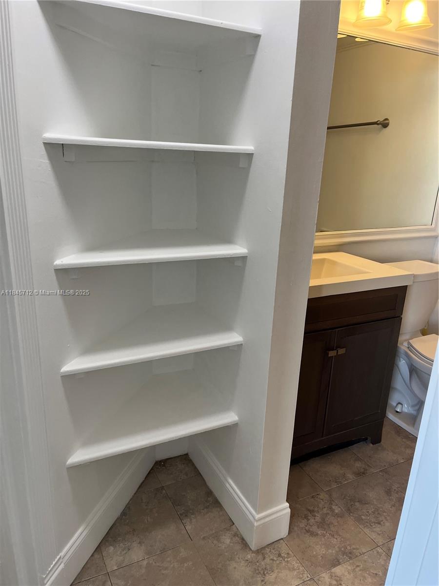211 Lake Pointe Dr # 208