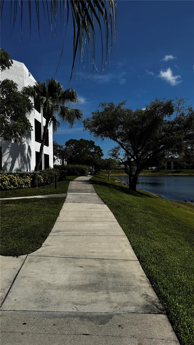 211 Lake Pointe Dr # 208
