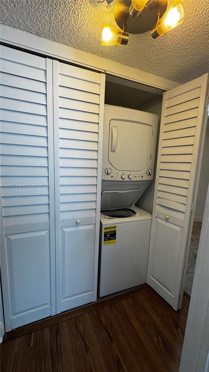 211 Lake Pointe Dr # 208
