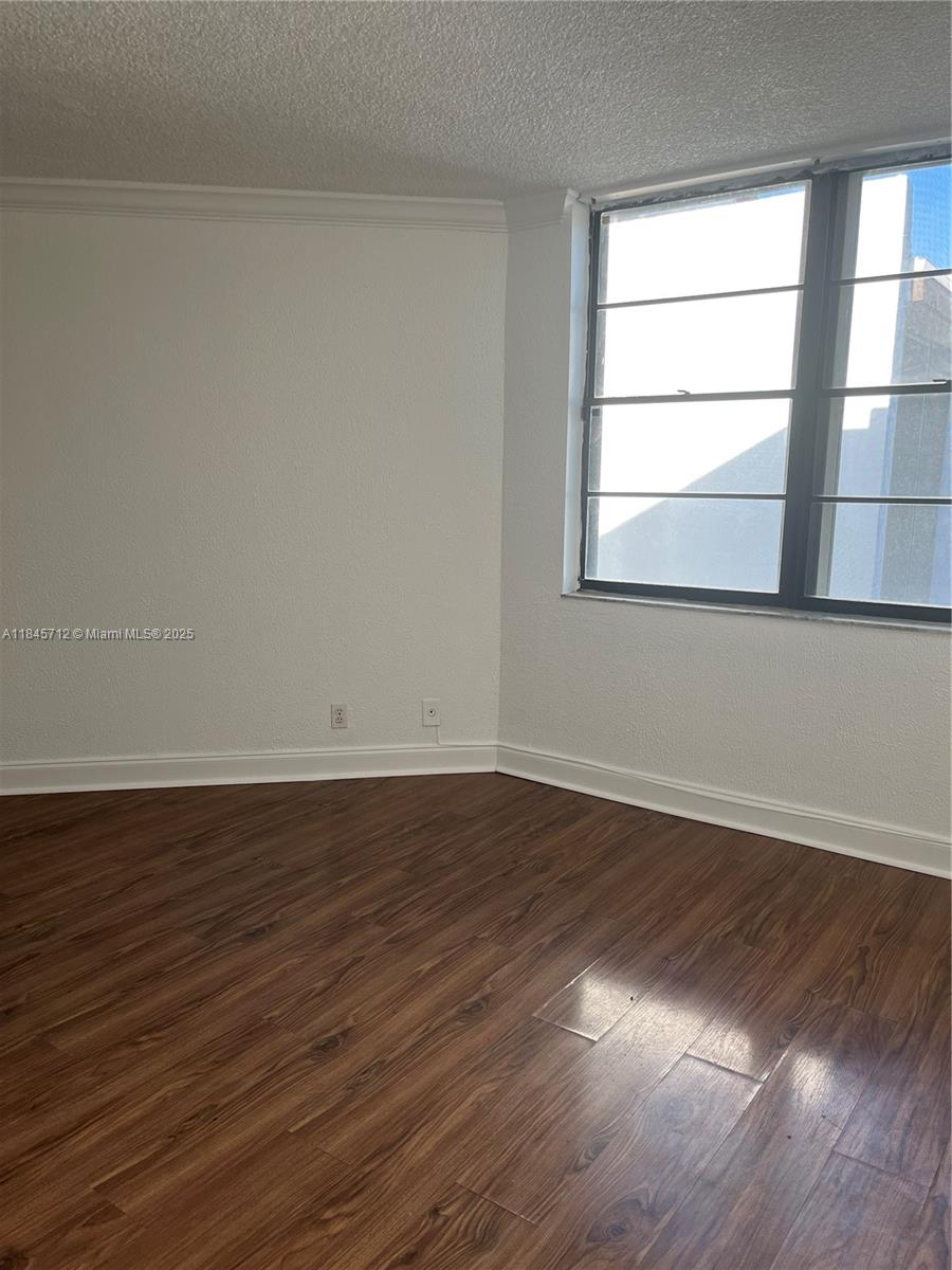 211 Lake Pointe Dr # 208
