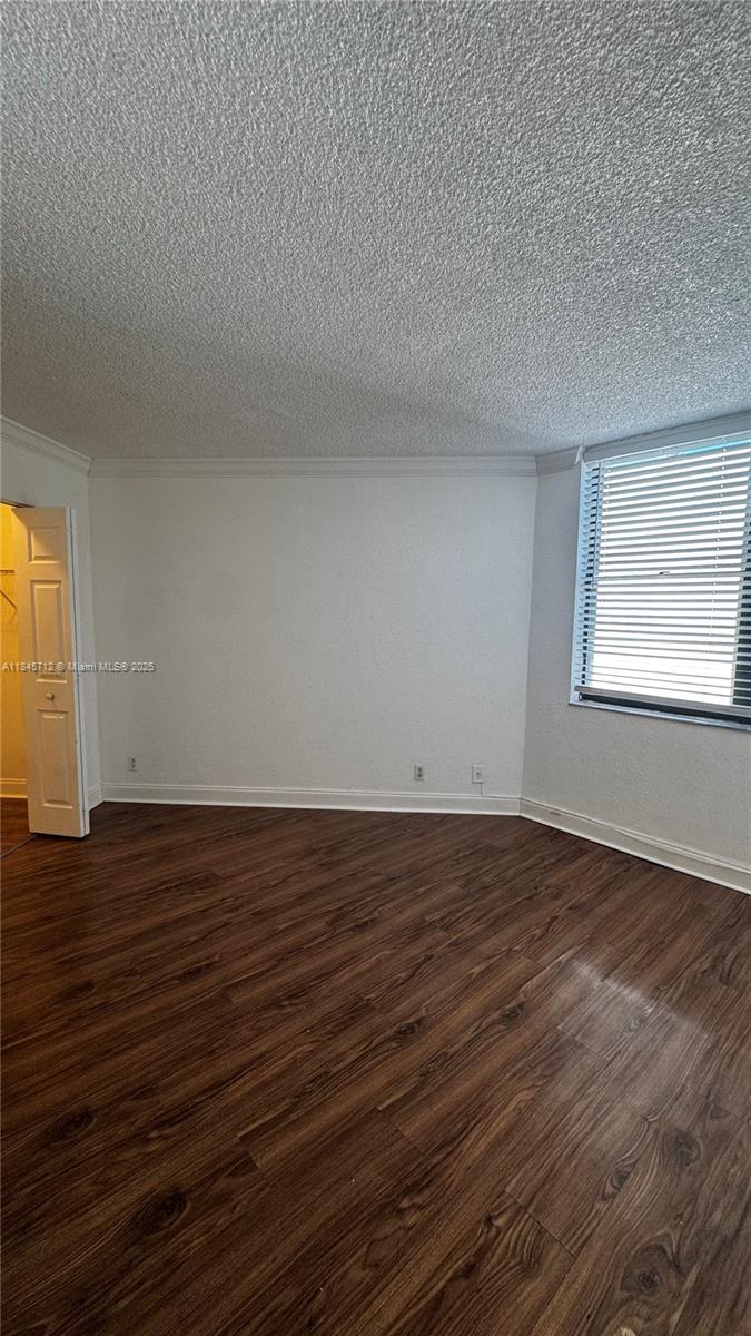 211 Lake Pointe Dr # 208
