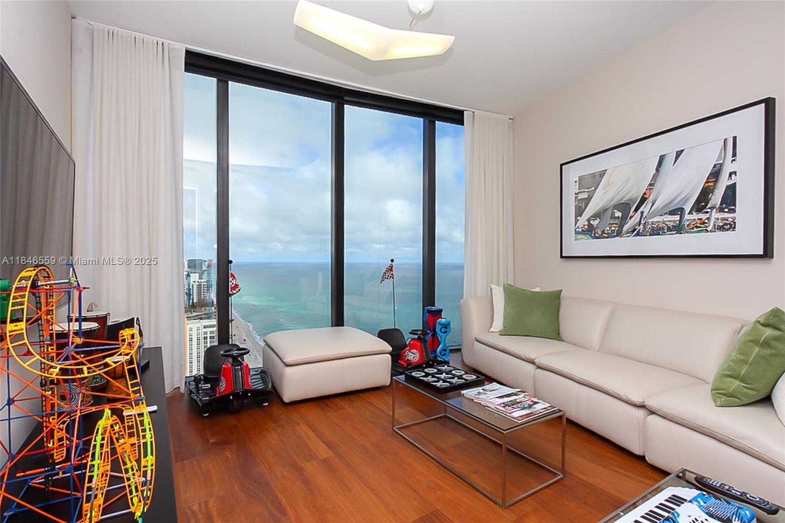 18555 Collins Ave # 4605