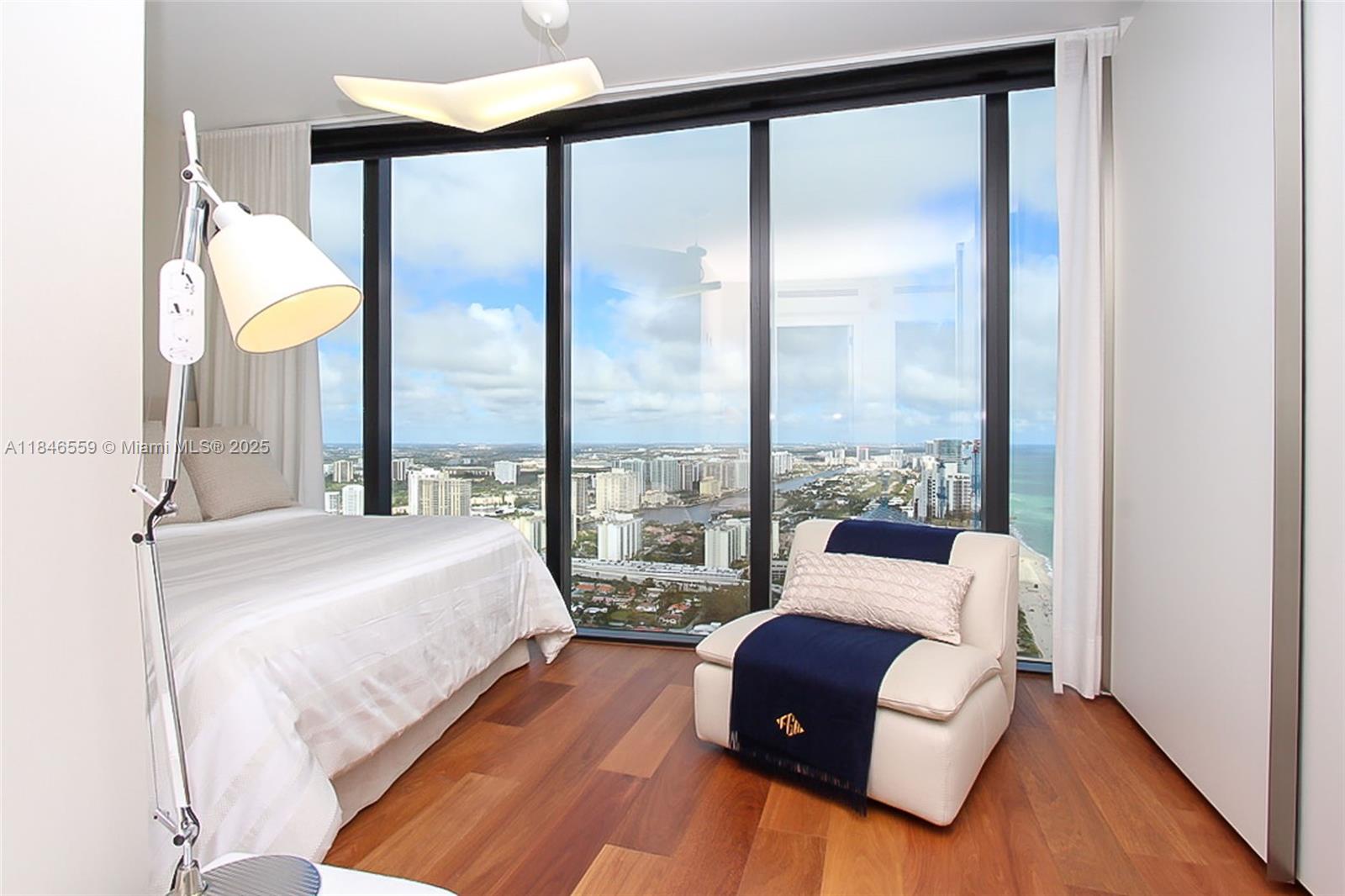 18555 Collins Ave # 4605