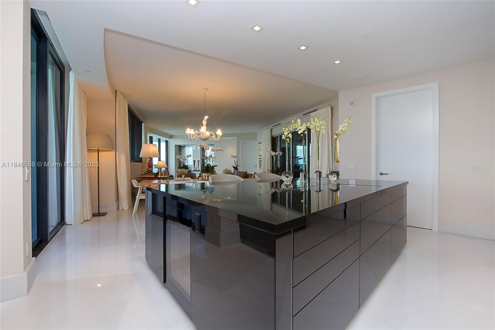 18555 Collins Ave # 4605