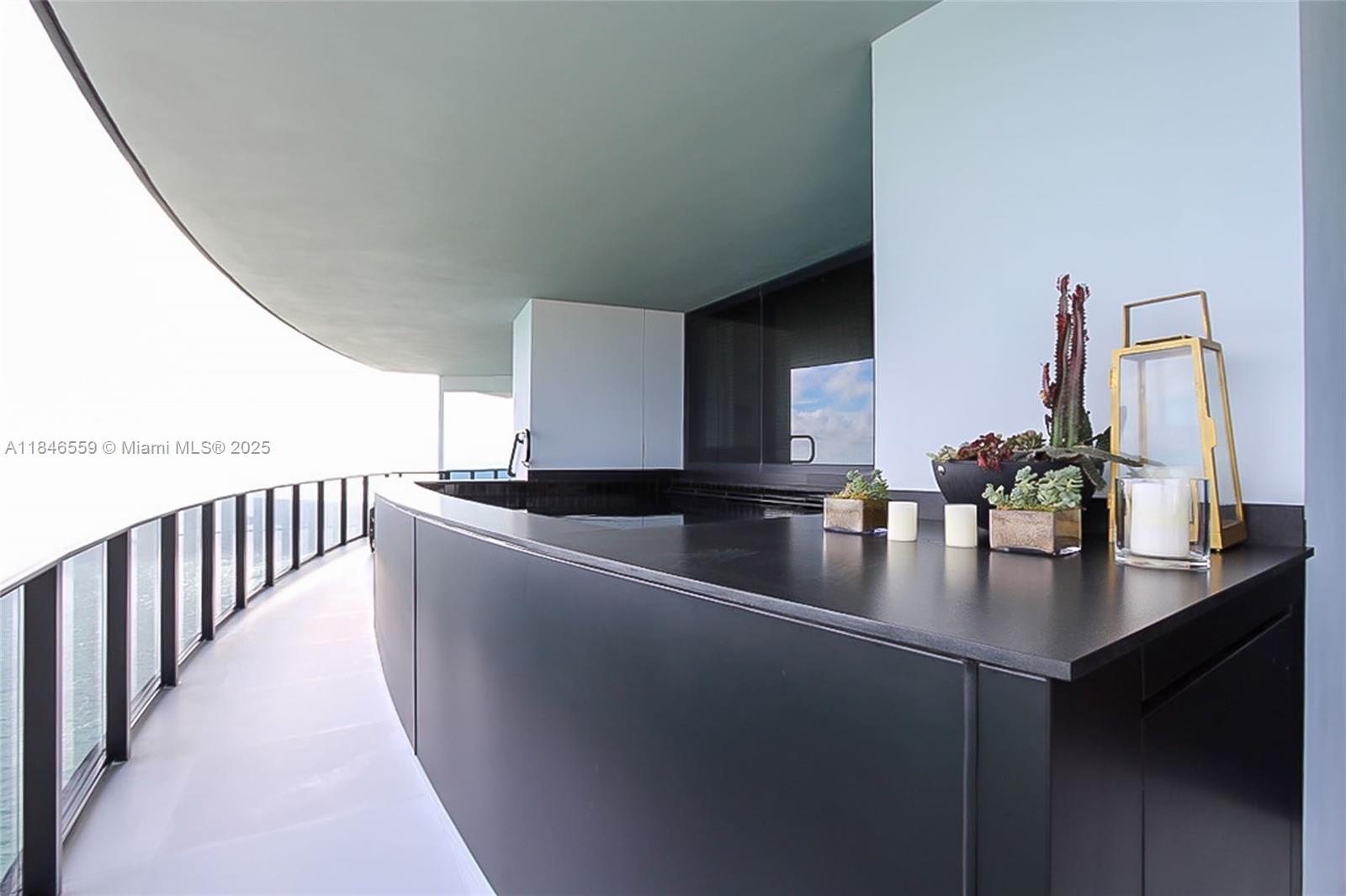 18555 Collins Ave # 4605