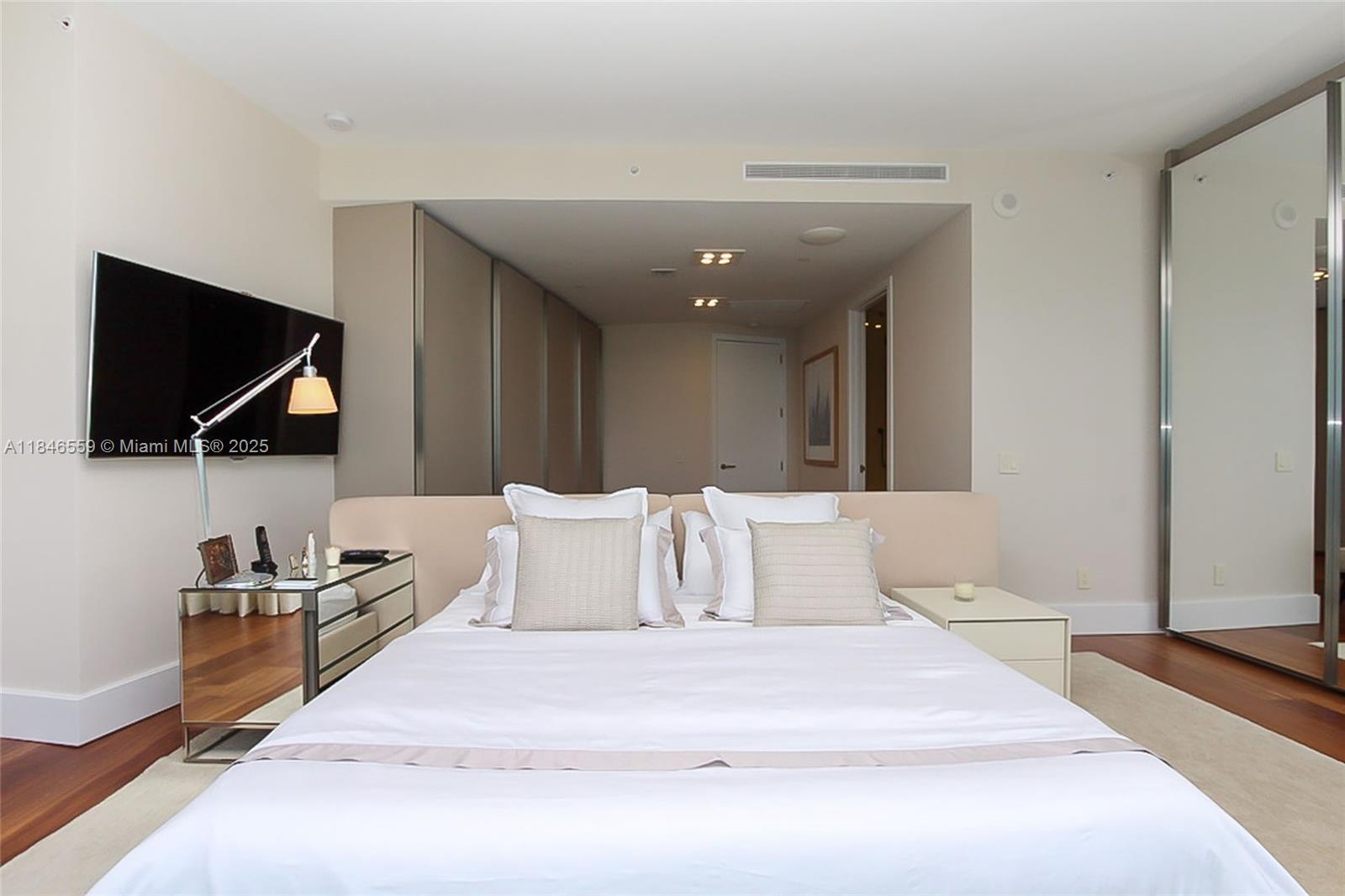 18555 Collins Ave # 4605