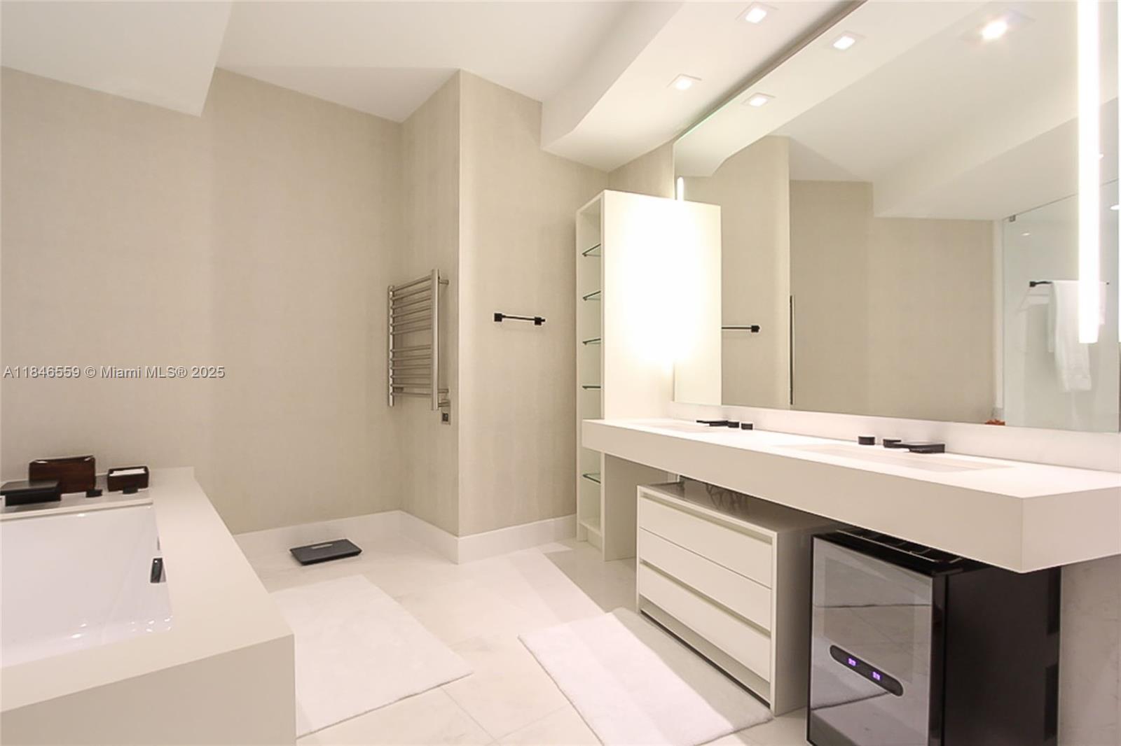 18555 Collins Ave # 4605