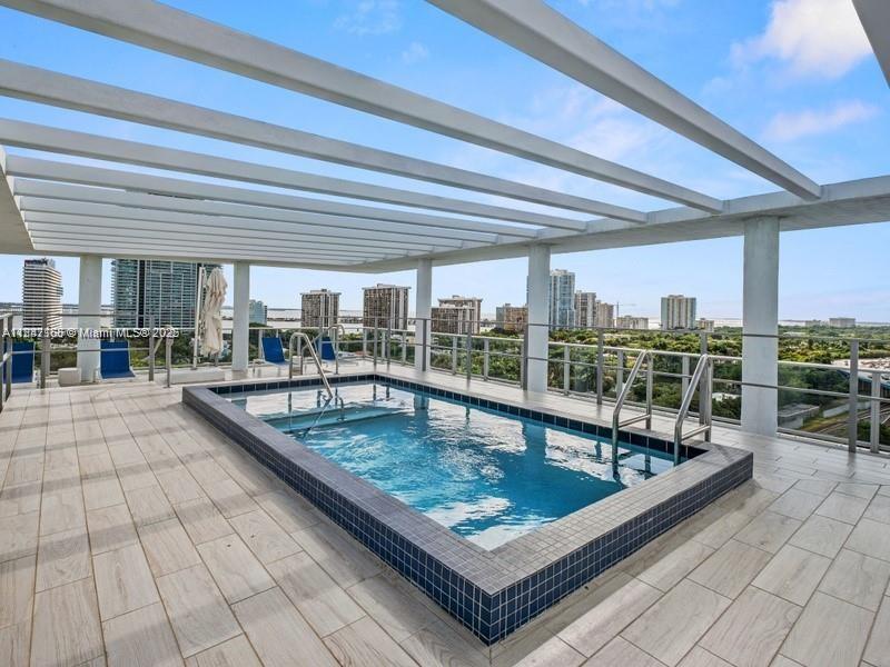 1600 SW 1st Ave # 609