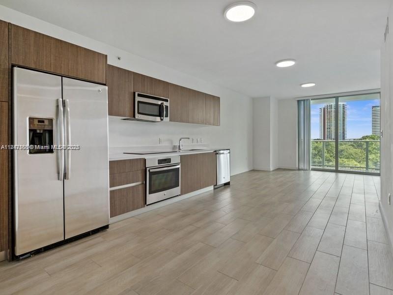 1600 SW 1st Ave # 609