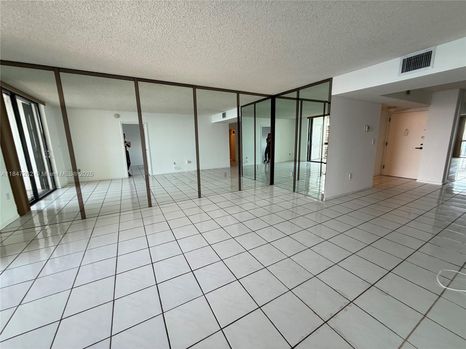 2333 Brickell Ave # 1603