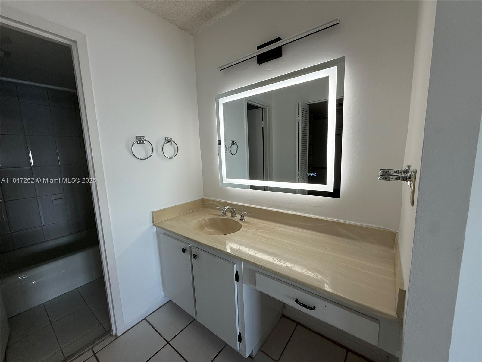 2333 Brickell Ave # 1603