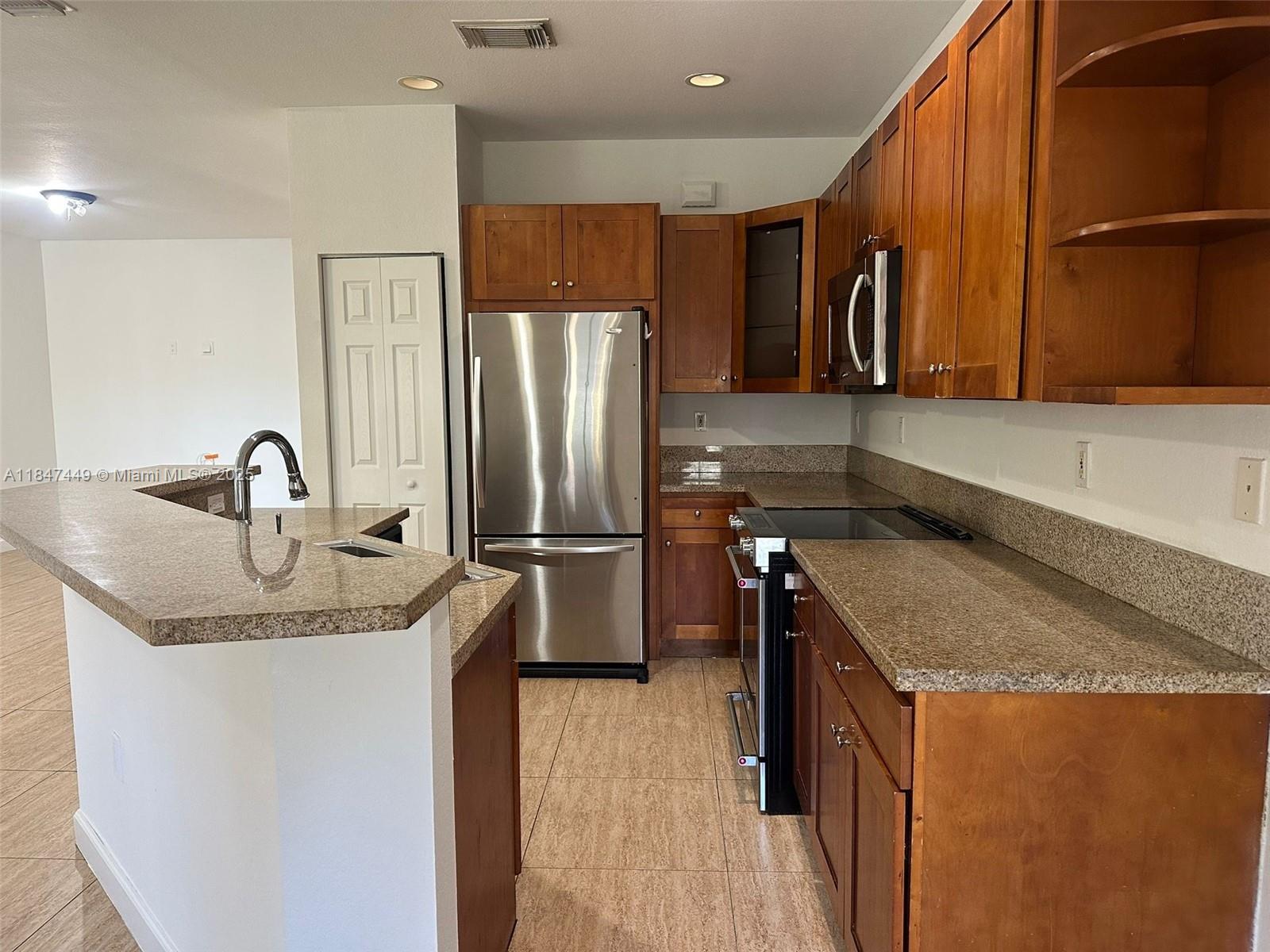 10717 NW 75th Ter