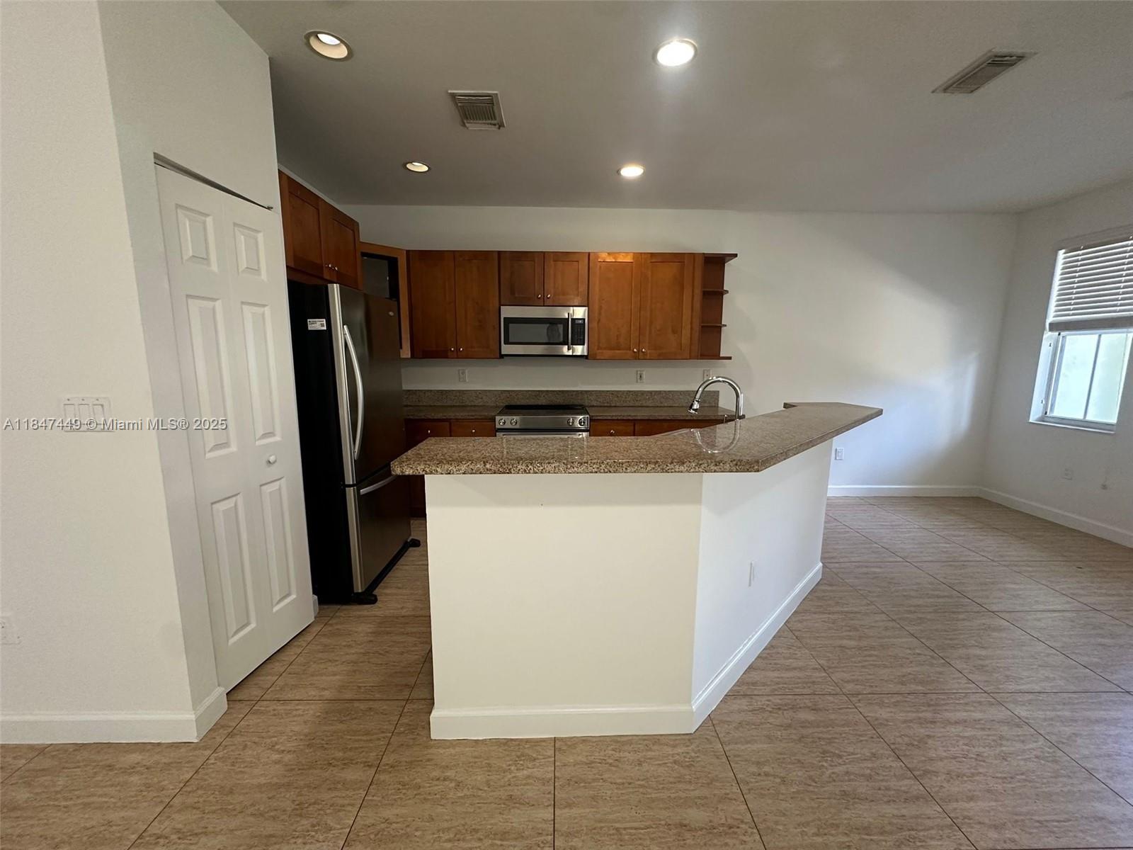 10717 NW 75th Ter
