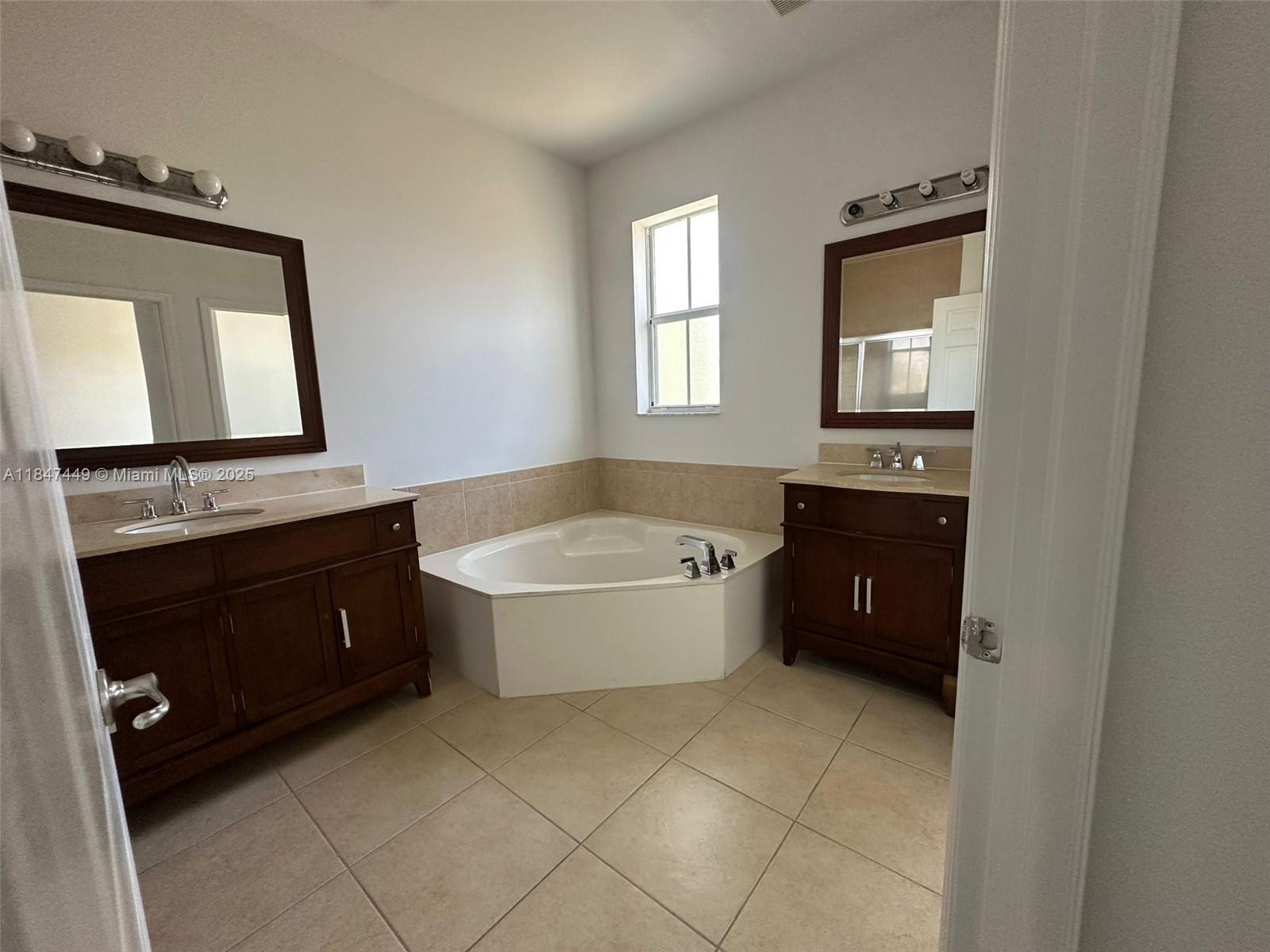 10717 NW 75th Ter