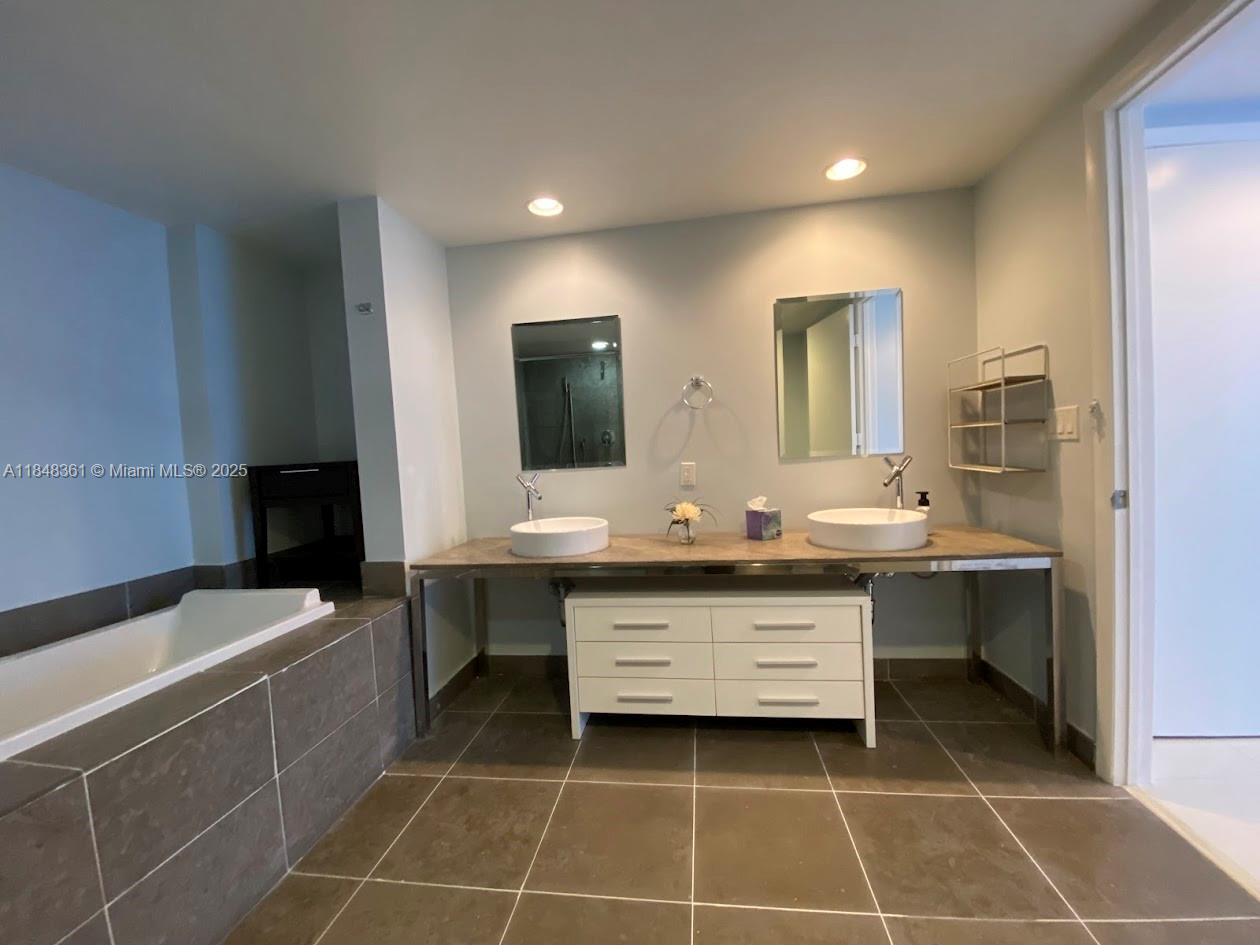 475 Brickell Ave # 4409