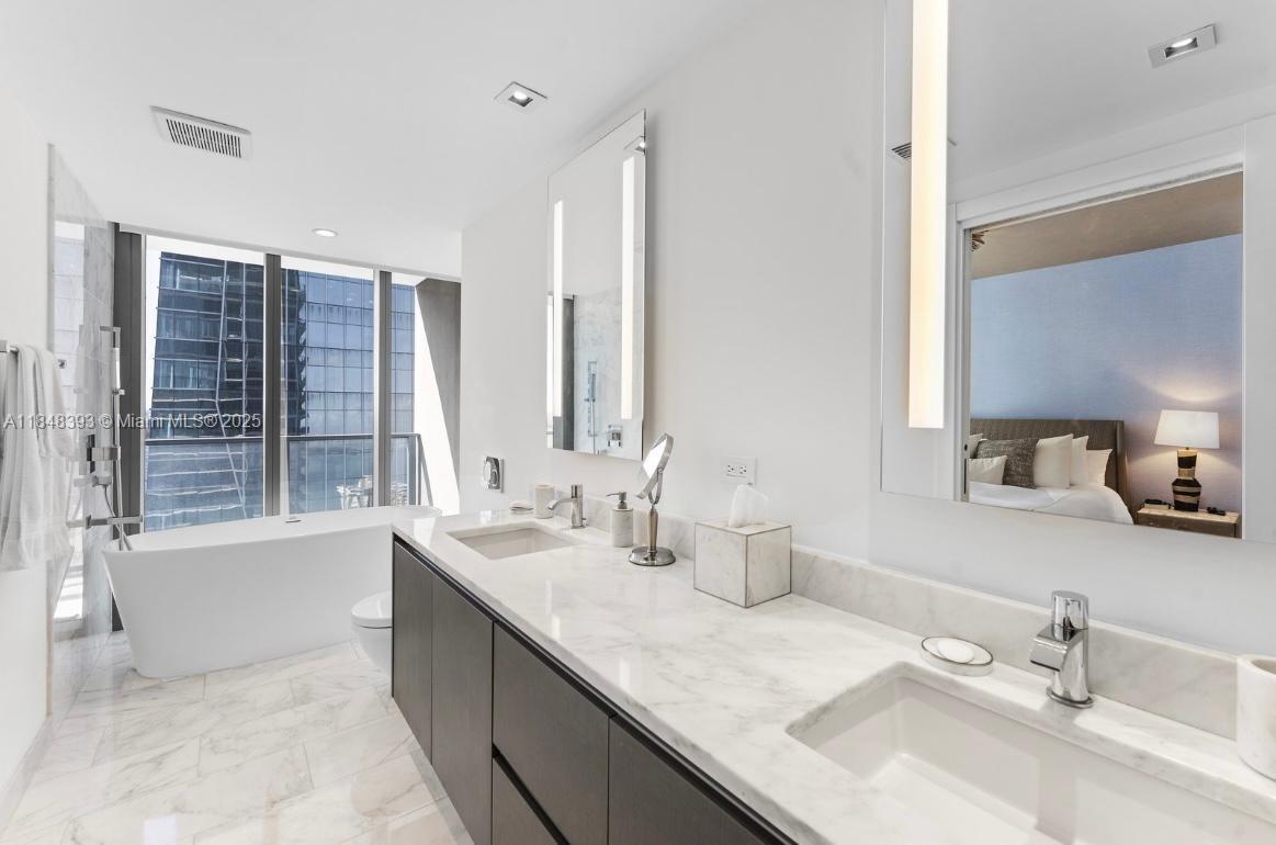 1451 Brickell Ave # 2505