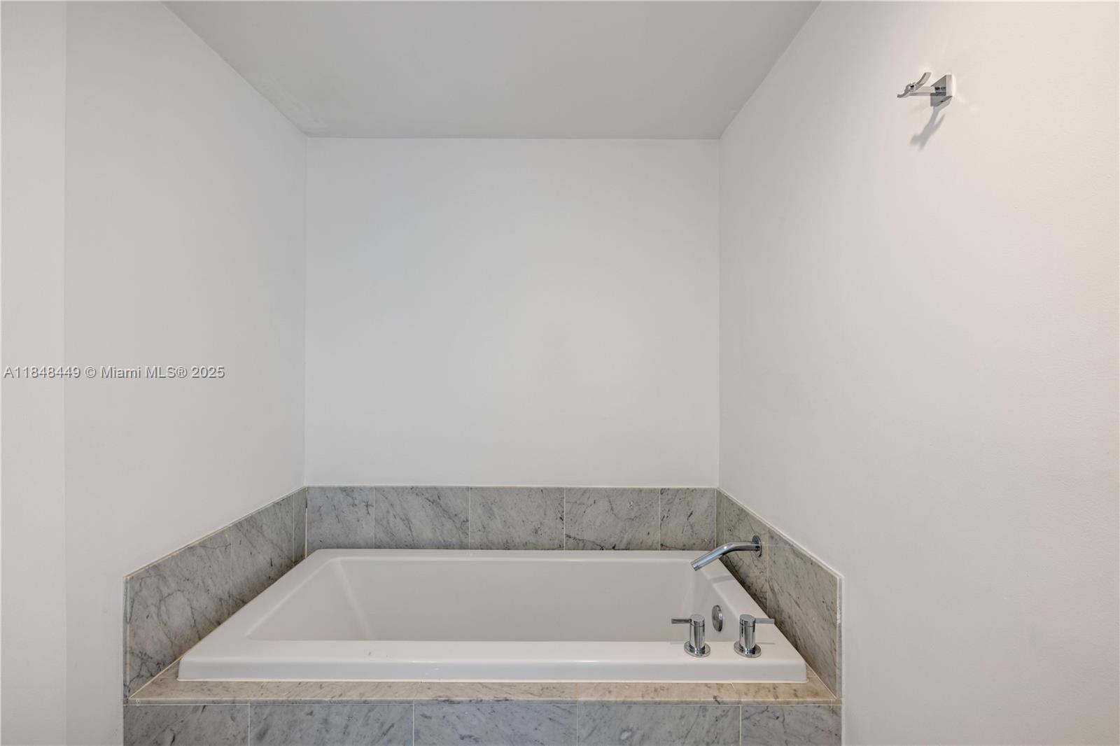 244 Biscayne Blvd # 3904