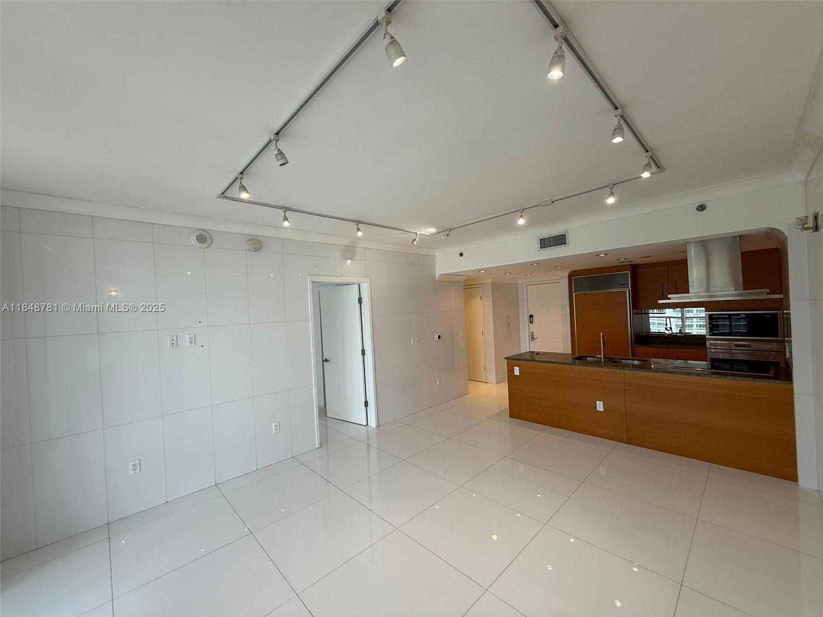 485 BRICKELL AVE # 3303