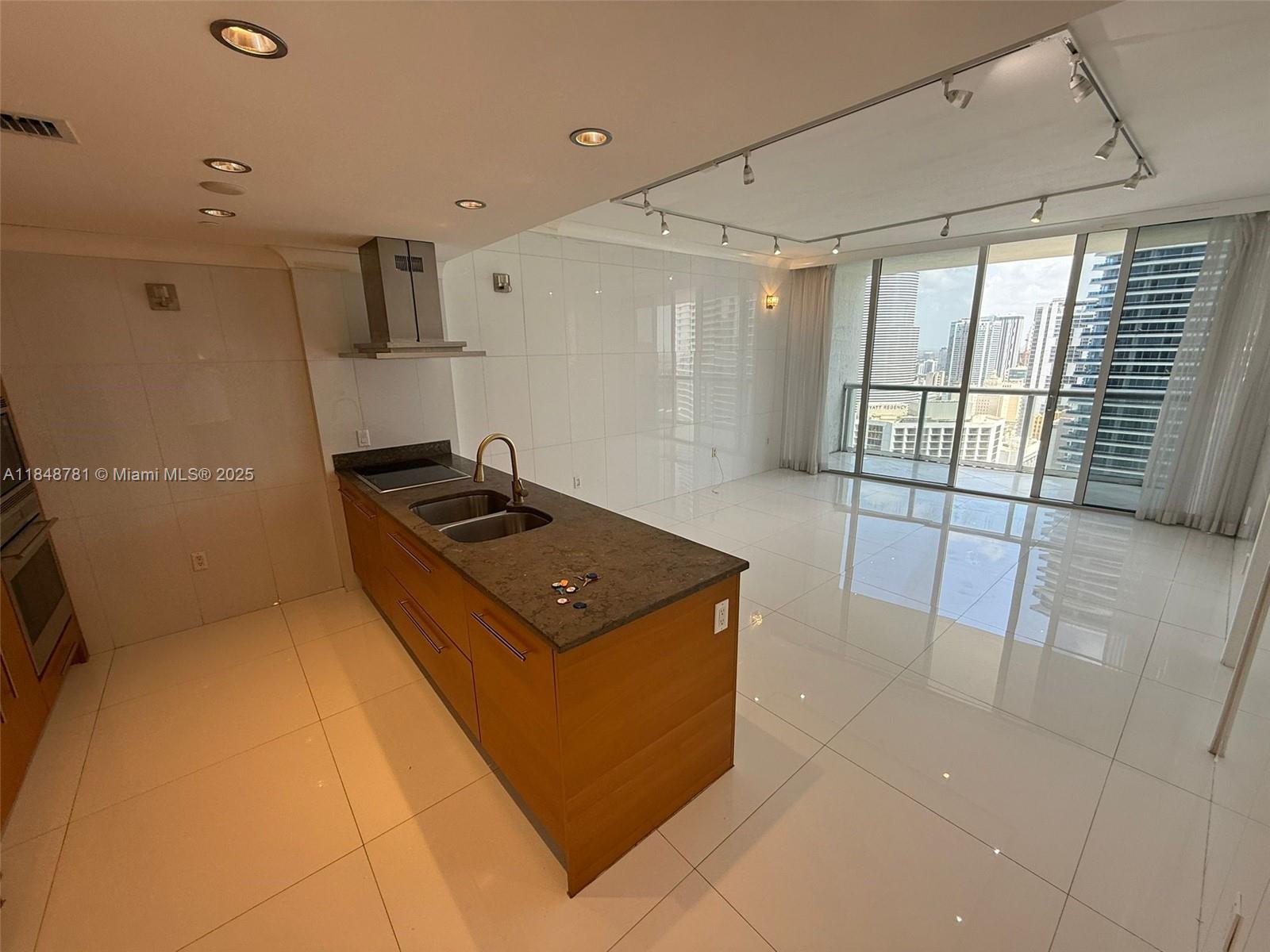 485 BRICKELL AVE # 3303