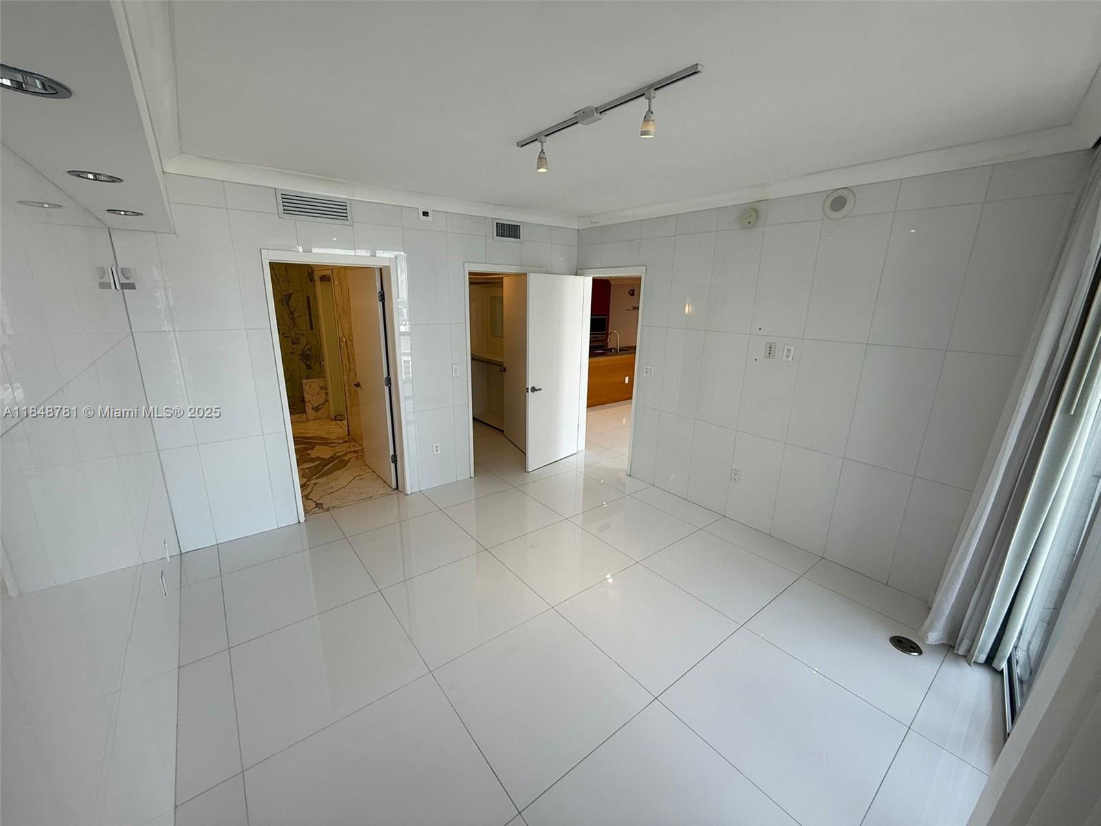 485 BRICKELL AVE # 3303